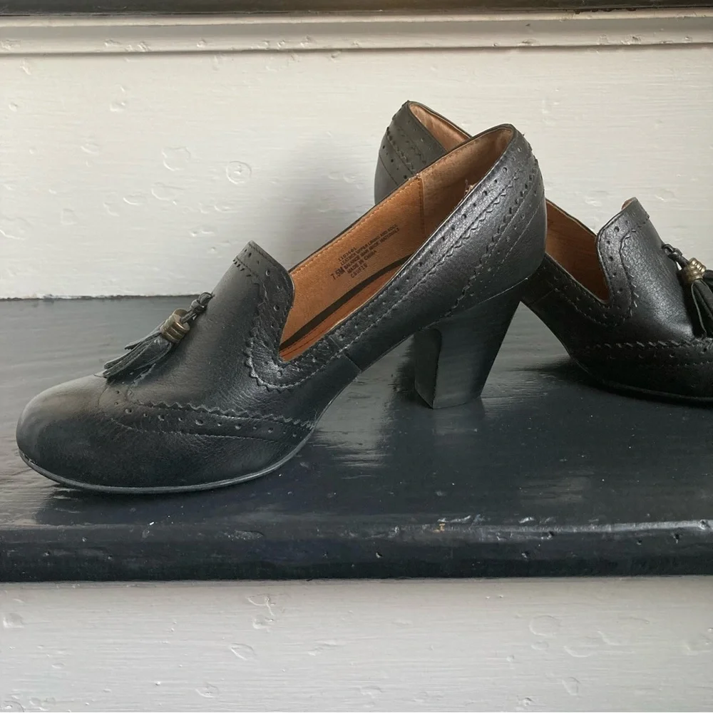 Sofft Leather Tassel Closed Toe Heels - Picture 2 of 8